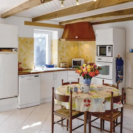 Hébergement de vacances Amazing In With Kitchen Meslan